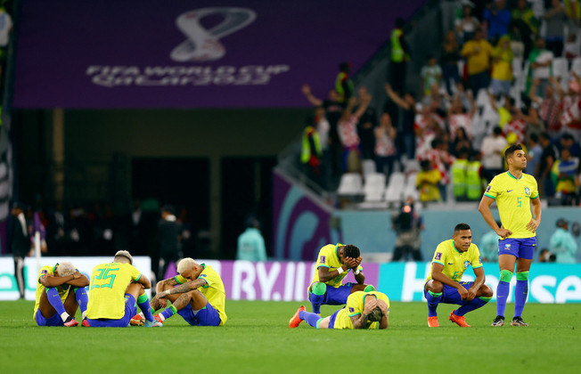 A seleção brasileira, no meio do gramado, não se conformou com a derrota