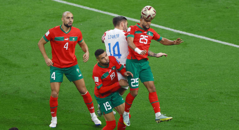 Croácia começa jogo pressionando a seleção de Marrocos