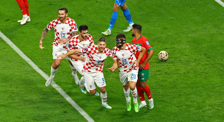 Gvardiol comemora o gol da Croácia, que abriu o placar do jogo