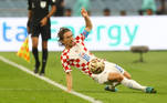 Modric tenta jogada na disputa pelo terceiro lugar da Copa