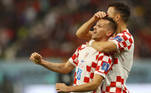 Orsic comemora com Perisic o segundo gol da Croácia na partida