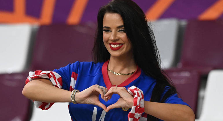 Ivana Knoll, a musa da Copa do Mundo de 2022, apoia a Croácia na briga pelo terceiro lugar