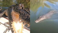 Crocodilo faminto pula em barco e tenta atacar dupla de pescadores