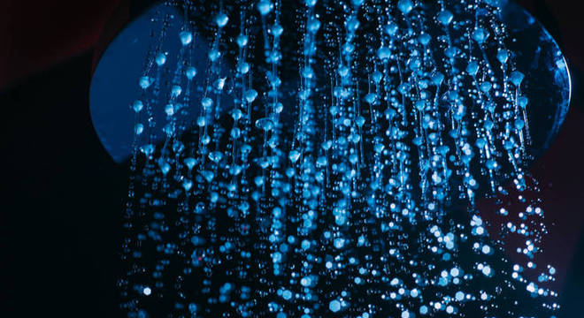 Cromoterapia no banheiro: 4 dicas para deixar o ambiente mais relaxante