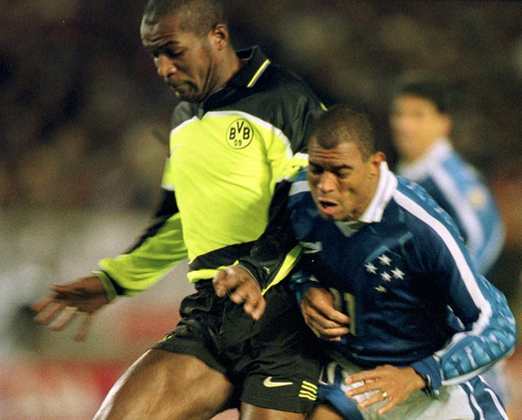 Cruzeiro 0 x 2 Borussia Dortmund - Final Mundial Interclubes 1997 - Apesar de uma derrota comum na final do Mundial não ser um vexame, o alto investimento da Raposa para a competição é o fator que engrandece a derrota desastrosa.