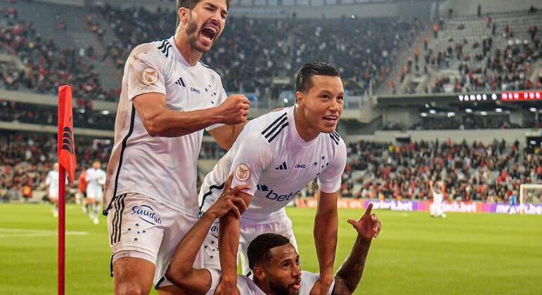 12º lugar: CruzeiroRisco de rebaixamento: 11,1%Probabilidade de ser campeão: 0,001%Classificação para a Libertadores: 1,2%Classificação para Sul-Americana: 49,4%