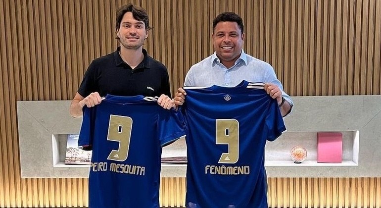 Ronaldo Fenômeno anunciou a compra de 90% das ações do ru
