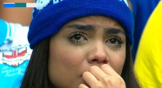 Torcedora do Cruzeiro chorando pela Sriie B. Rocha alerta o So Paulo