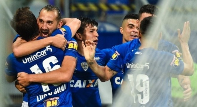 A celebração do Cruzeiro, Lucas Silva abraça Barcos