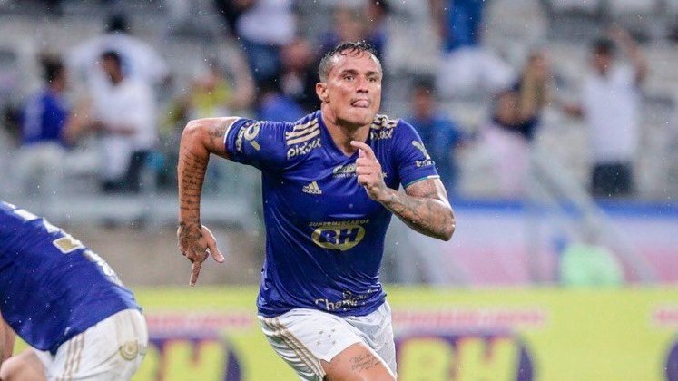 Cruzeiro: 70,8% de aproveitamento no ano / O ânimo da Raposa está renovado para sua terceira temporada seguida na Série B. Agora tendo Ronaldo Fenômeno como investidor, o Cruzeiro fez um bom Campeonato Mineiro, sendo vice-campeão, e conseguiu passar das duas primeiras fases da Copa do Brasil. O artilheiro Edu, que fez uma grande temporada em 2021, é o principal nome e esperança do clube Cruzeiro: 70,8% de aproveitamento no ano / O ânimo da Raposa está renovado para sua terceira temporada seguida na Série B. Agora tendo Ronaldo Fenômeno como investidor, o Cruzeiro fez um bom Campeonato Mineiro, sendo vice-campeão, e conseguiu passar das duas primeiras fases da Copa do Brasil. O artilheiro Edu, que fez uma grande temporada em 2021, é o principal nome e esperança do clube