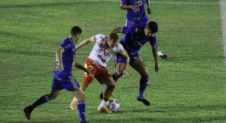 Jogador de futebol ou fisiculturista? Conheça o espanhol Adama Traoré -  Fotos - R7 Futebol