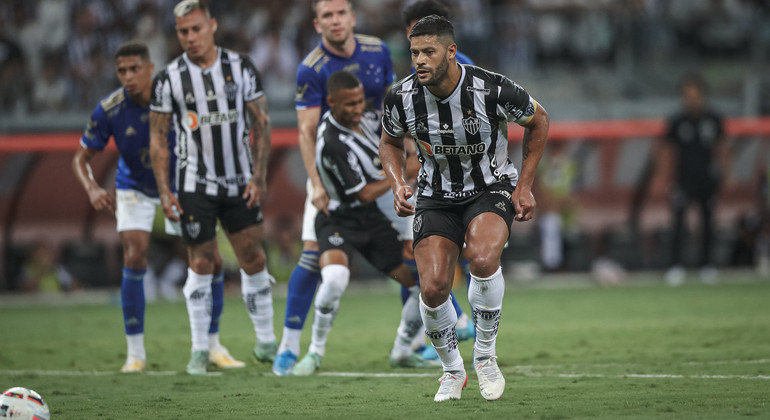 Hulk empatou a partida em pênalti polêmico; Cruzeiro reclamou da marcação
