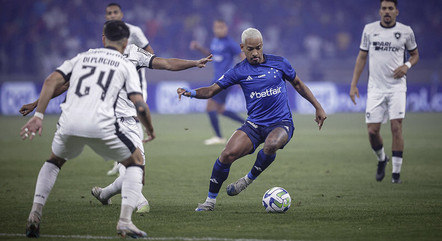 Lance da partida entre Cruzeiro e Botafogo pelo Brasileirão 2023