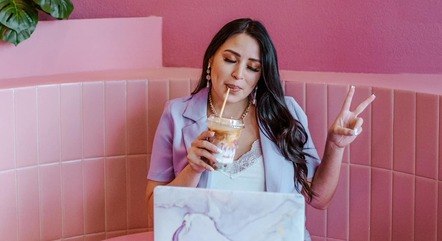 Crystal Villegas contraiu meningite após cirurgia para silicone