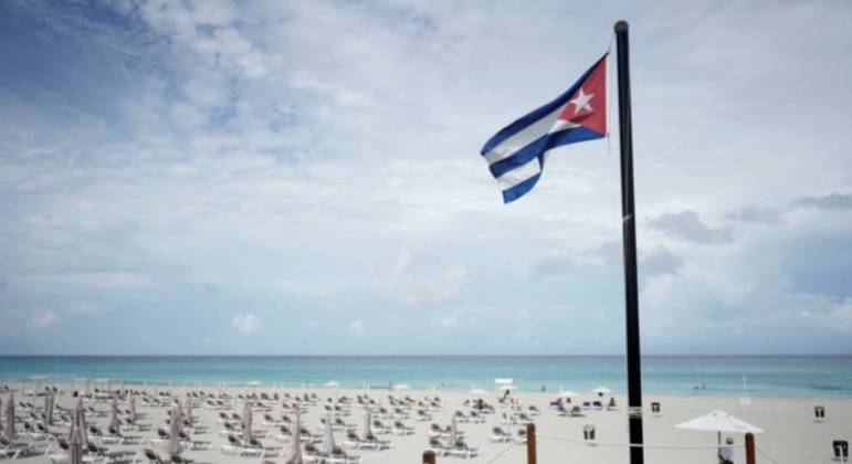 Bandeira cubana é vista em Varadero