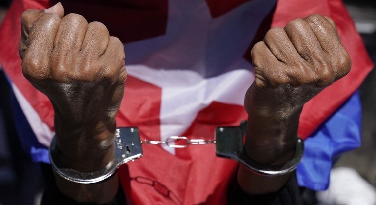 EUA criticam as violações dos direitos humanos cometidas pelo governo cubano contra presos políticos
