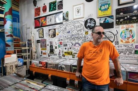 Cubano tem loja de LPs no centro da capital paulista