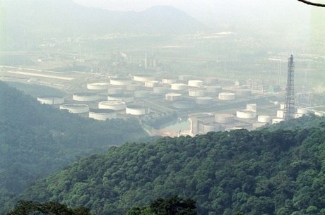 Industrialização acelerou ocorrências de chuva ácida