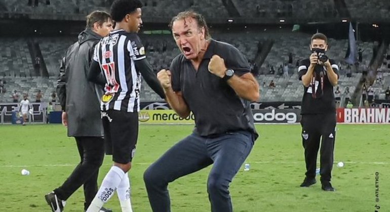 Cuca foi o responsável pela goleada sobre o Fortaleza de Vojvoda. 4 a 0. Foi pouco