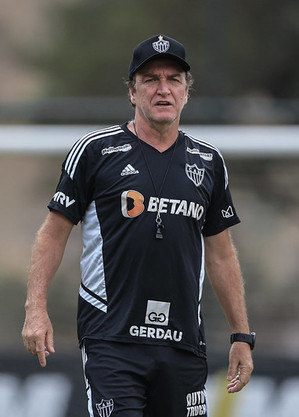 Cuca em treino do Atlético-MG nesta terça-feira: duelo à tarde