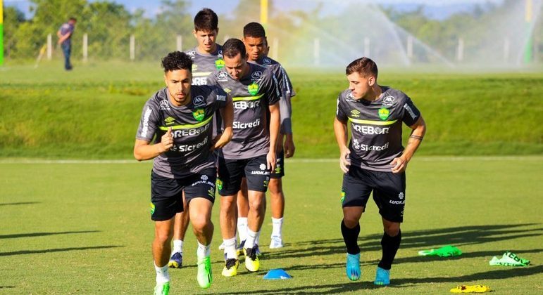 Atletas do Cuiabá fazem atividade física visando receber o Palmeiras na Arena Pantanal