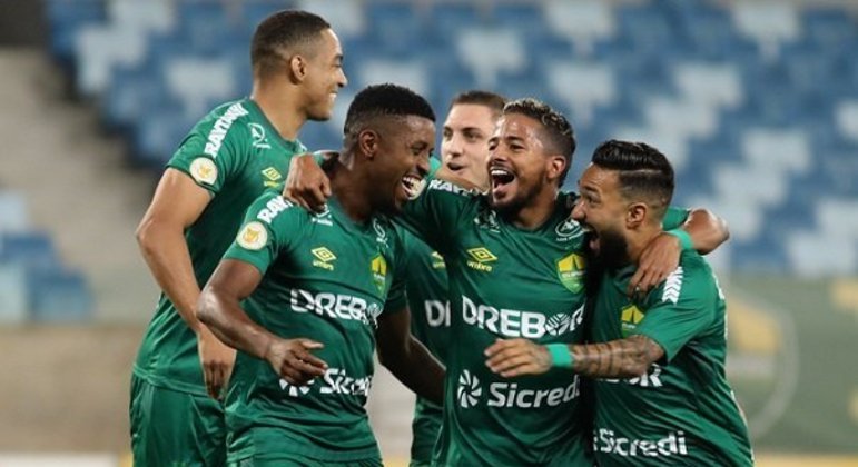 Cuiabá: Sobe – O plano de jogo traçado pelo time foi bem executado e capaz de segurar o ataque do Flamengo. / Desce – Pelo lado negativo, o Dourado não conseguiu levar qualquer tipo de perigo ao gol de Diego Alves. Assim, não passou nem perto da vitória.