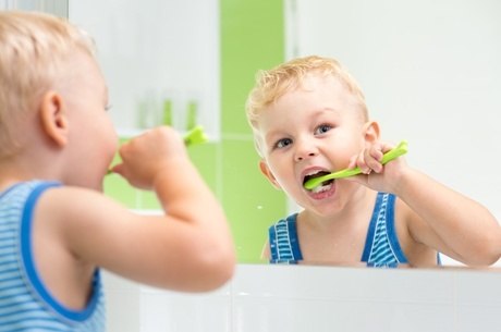 Cuidados essenciais com os dentes das crianças