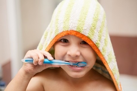 Cuidados essenciais com os dentes das crianças