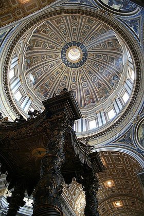 Cúpula da Basílica de São Pedro - Michelangelo era tão genial que assumiu o posto de arquiteto oficial do Vaticano, em 1547. E projetou a imponente cúpula acima do altar, que chama atenção pela grandiosidade. 