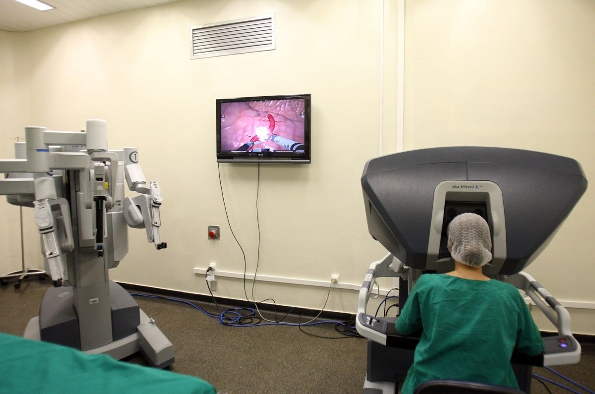 Cirurgias minimamente invasivas são realidade no Brasil desde 2008 (Tasso Marcelo/ Estadão Conteúdo)