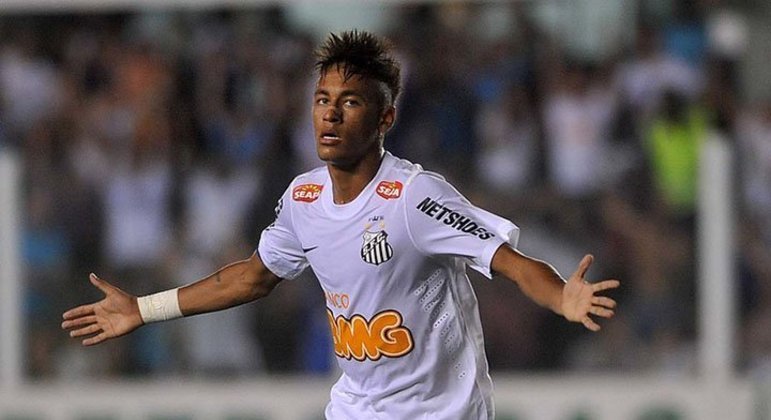 Em live, Neymar brincou sobre comprar o Santos e animou torcida do Peixe