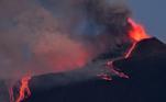 O especialista completa afirmando que a lava pode alcançar temperaturas próximas a 1.000 °C e que esse material faz parte da reciclagem interna natural do planeta 