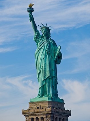 Da mesma forma, a Estátua da Liberdade, ícone dos EUA e um dos mais emblemáticos monumentos do planeta, tem 47m (só alcança 93m com o pedestal). Dito isso, vamos às estátuas que estão na lista das maiores do mundo.