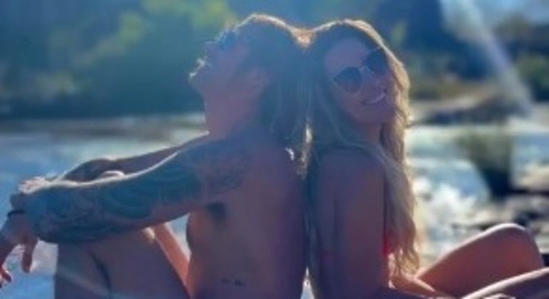 Dado e Wanessa posam juntos em clique romântico