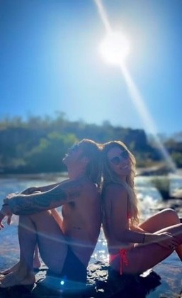 No fim do ano ado, Dado postou a primeira foto com Wanessa nas redes sociais. Na imagem, os dois posaram juntos em um cenário paradisíaco. O cantor ainda se declarou à namorada: 