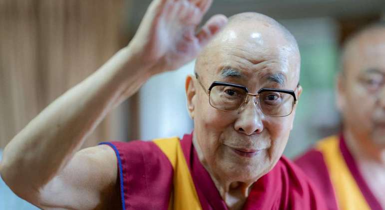 Dalai Lama pede desculpas após vídeo polêmico com criança