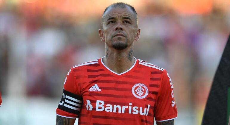 6. D'Alessandro — 41 golsO argentino passou 14 anos no Brasil e fez parte de apenas um time: Internacional. O meia se aposentou no ano passado como ídolo do Colorado