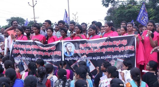 Grupos de 'dalits' têm demonstrado apoio a Amrutha