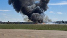 Aviões batem durante voo em evento nos Estados Unidos; assista ao vídeo