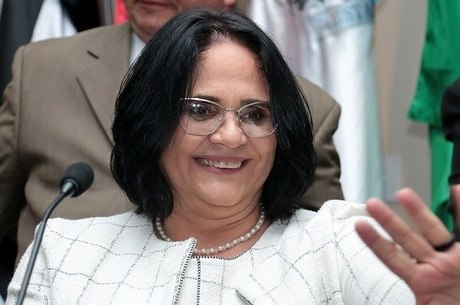 A ministra da Mulher e dos Direitos Humanos, Damares Alves