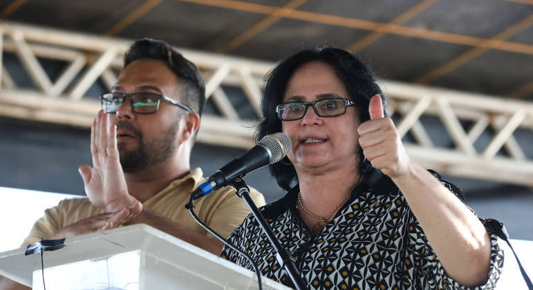 Ipec: no DF, Damares tem 43% dos votos válidos, Flávia, 32% - Notícias - R7  Eleições 2022