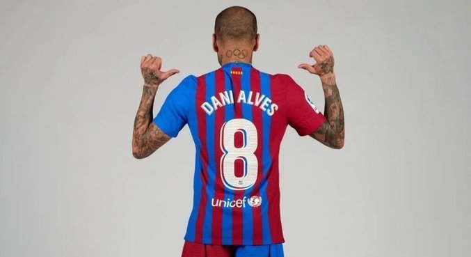 Será o quinto número de Daniel Alves desde sua primeira passagem pelo Barcelona
