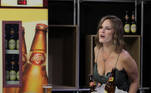 Dani Bavoso era só agitação durante a live 1 do novo programa musical que conta com apoio da cerveja Crystal