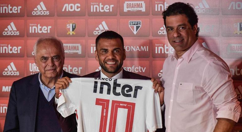 Camisa 10, capitão, jogava onde queria. R$ 1,5 milhão por mês. E Daniel diz que ainda foi crucificado