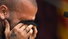 Daniel Alves, magoado. São Paulo foi atrás dele, não pagou salário e o lateral saiu como vilão