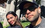 Março Dois meses após ter sido preso, Daniel Alves ficou abatido e desesperançoso. Soma-se a isso o fato de que, em março, Joana Sanz revelou que se separaria do brasileiro. Em carta escrita à mão e publicada nas redes sociais, a modelo afirmou que continuará amando-o, mas precisava se afastar.No mesmo mês, Daniel escreveu uma resposta a Sanz, que dizia: 'Lamento sua decisão'