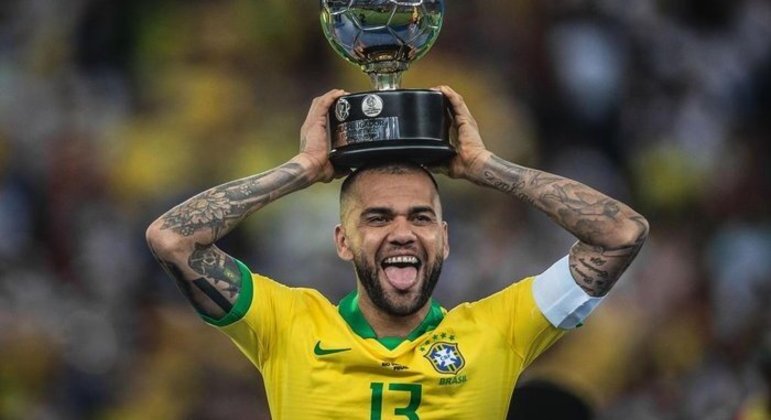 Daniel Alves detido pela polícia espanhola. Acusado de 'agressão sexual'