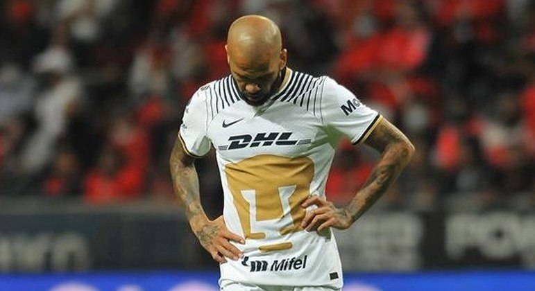 Daniel Alves completa três meses de prisão no próximo dia 20 de abril e não há previsão para o julgamento
