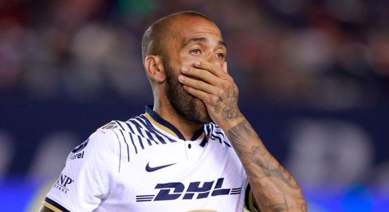 Daniel Alves quase foi contratado pelo Palmeiras  