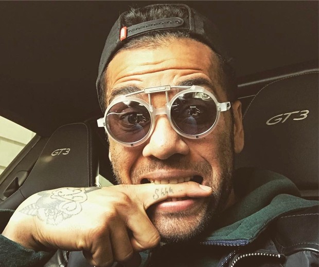 Direção do Fluminense empolgadíssima. Espera anunciar Daniel Alves ainda hoje